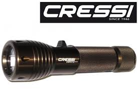 LINTERNA CRESSI ELEKTRA 12000: Ilumina tu Aventura Submarina
