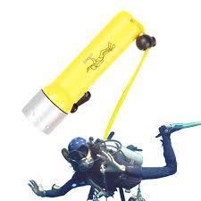 Linterna Subacuática LED TPC-7: Luz Impermeable para Buceo