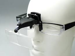 Set de Lupas Clip con Luz LED y 3 Lentes 1.5x
